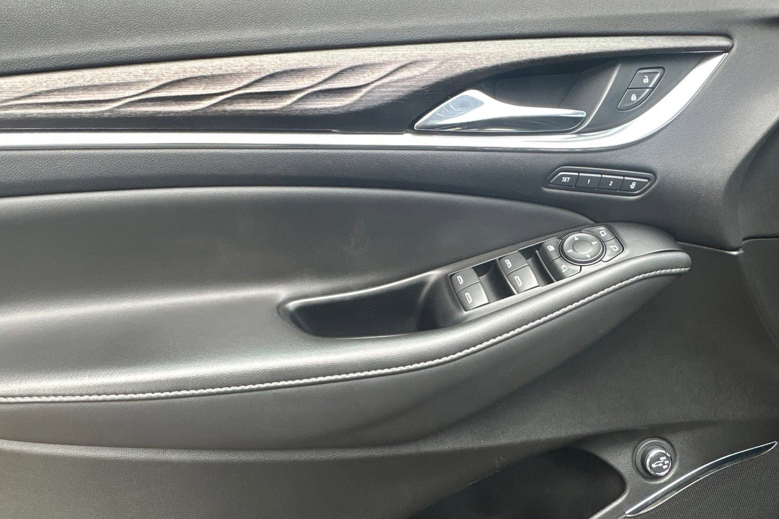 Certified 2023 Buick Enclave Avenir image 11