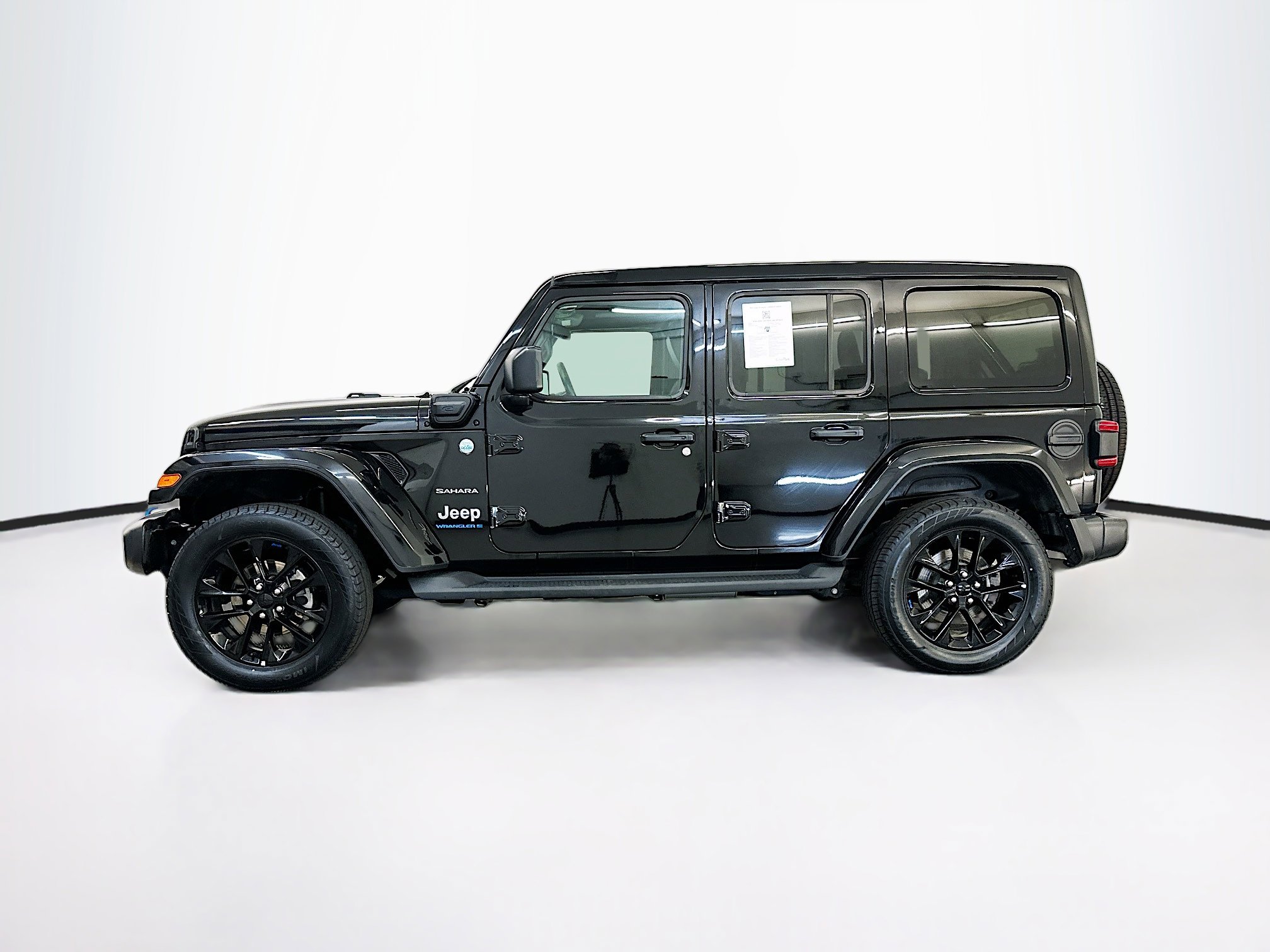 Used 2023 Jeep Wrangler Unlimited Sahara w/ Cold Weather Group AWD/4WD image 4
