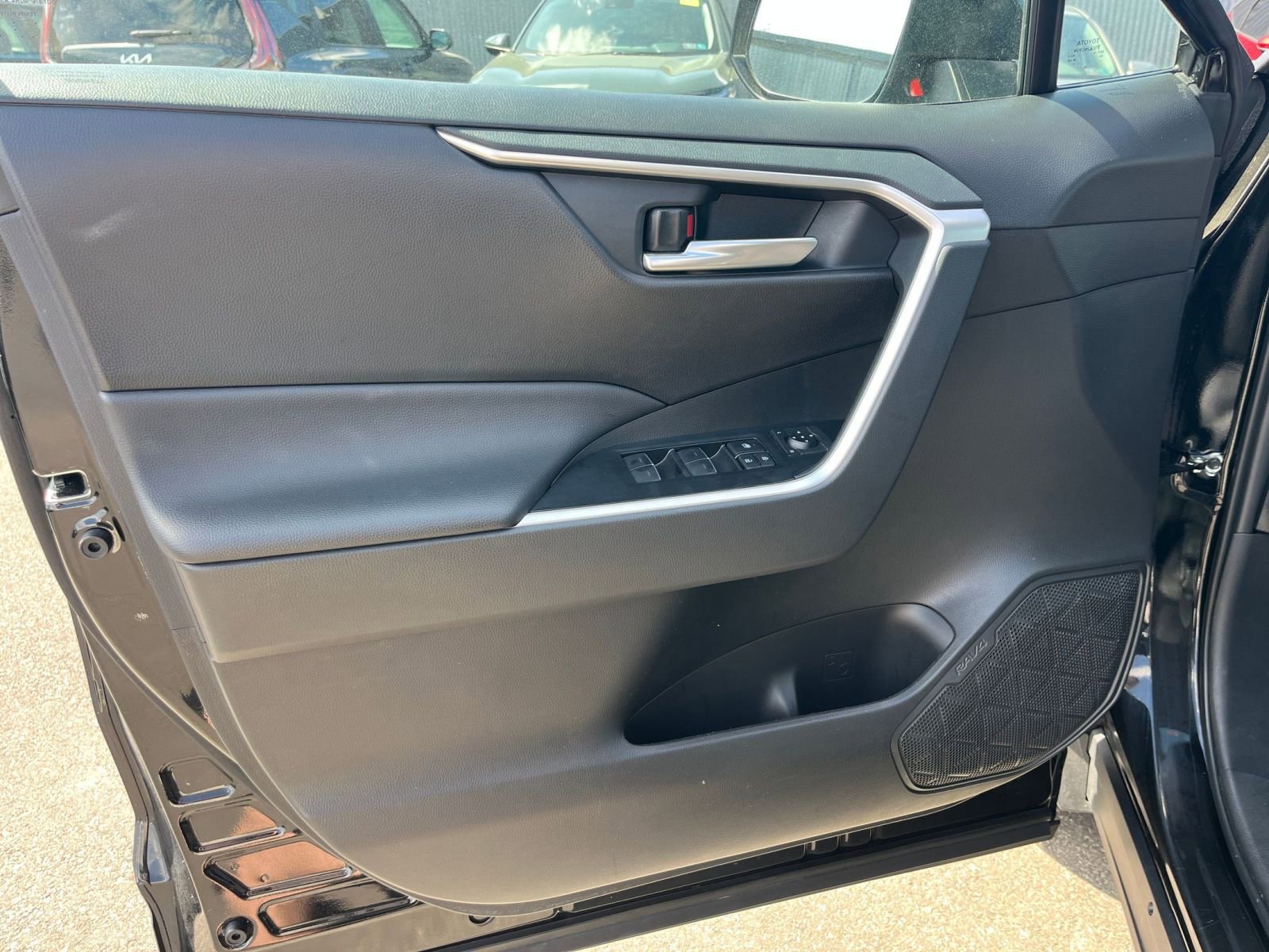 Used 2025 Toyota RAV4 XLE w/ Weather Package image 18