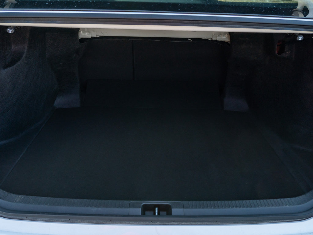 Used 2025 Toyota Camry SE FWD image 15
