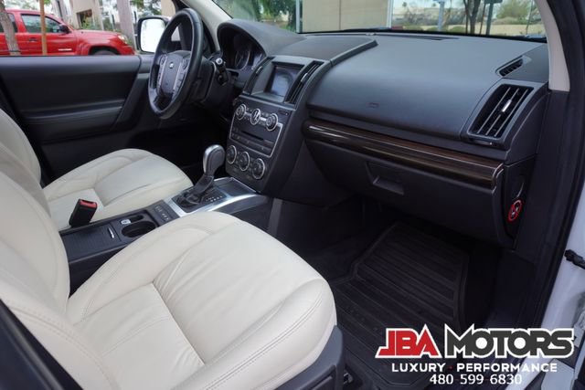 Used 2015 Land Rover LR2 HSE LUX image 9
