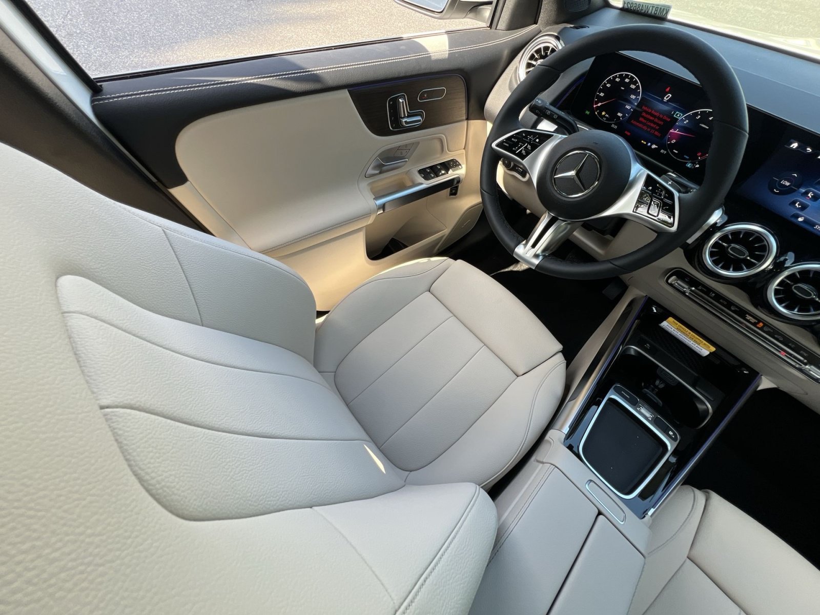 New 2026 Mercedes-Benz GLB 250 4MATIC image 16