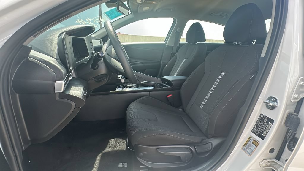 Used 2026 Hyundai Elantra SE FWD image 4