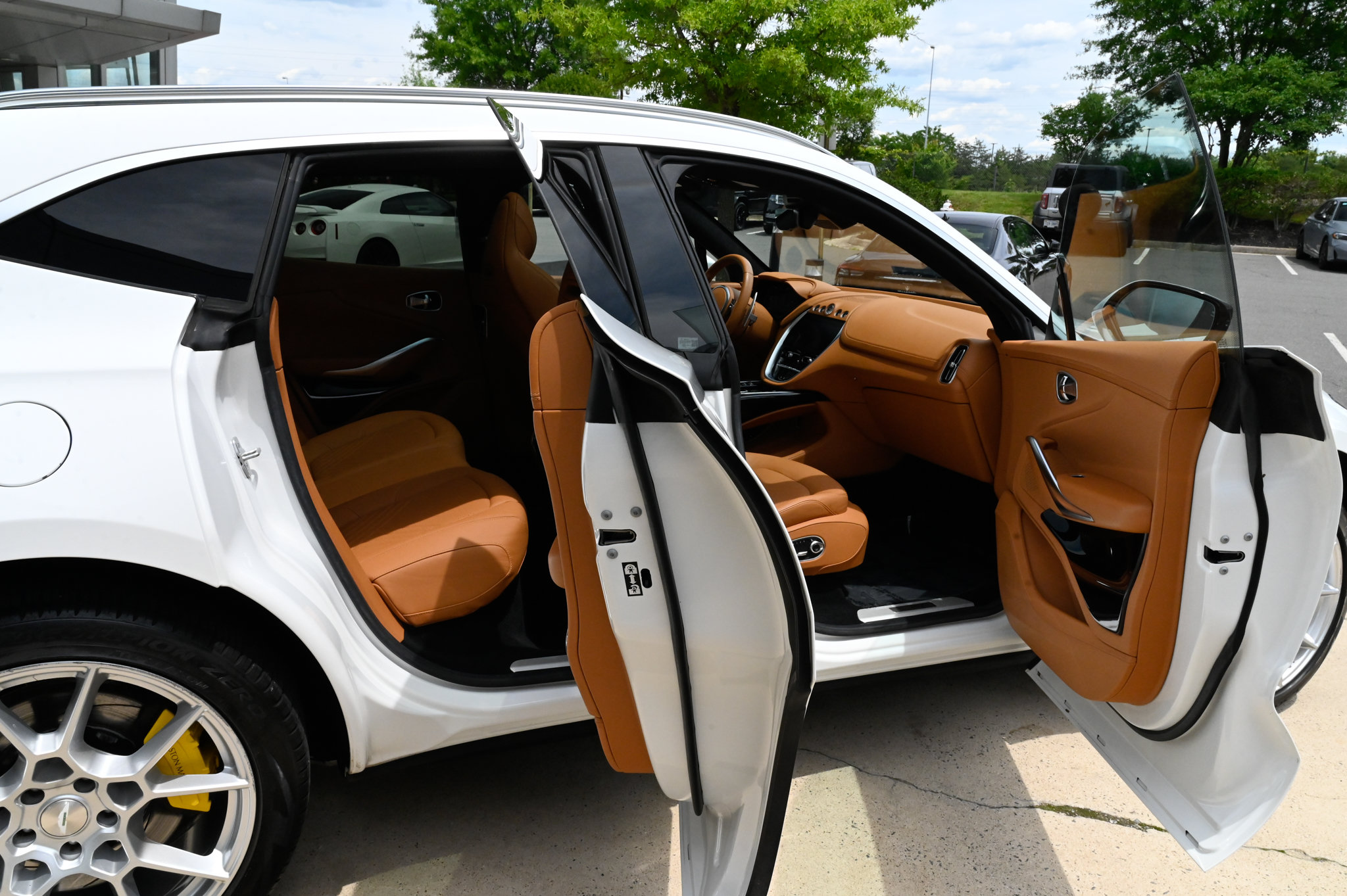 Used 2024 Aston Martin DBX AWD/4WD image 51