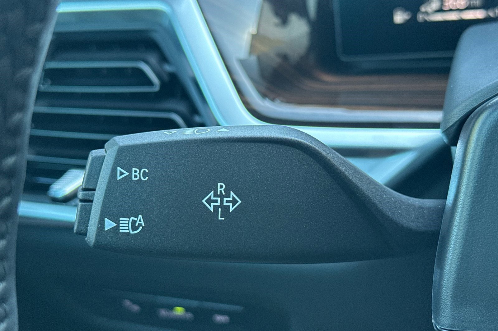 Used 2026 BMW X5 xDrive50e w/ M Sport Package image 33