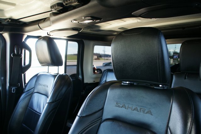 Used 2018 Jeep Wrangler Unlimited Sahara image 15