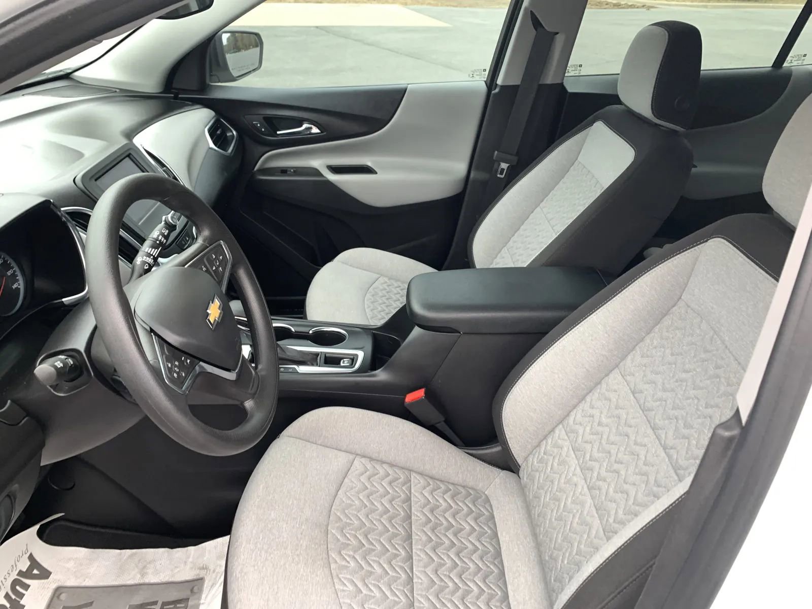 Used 2022 Chevrolet Equinox LS w/ Driver Confidence II Package image 24