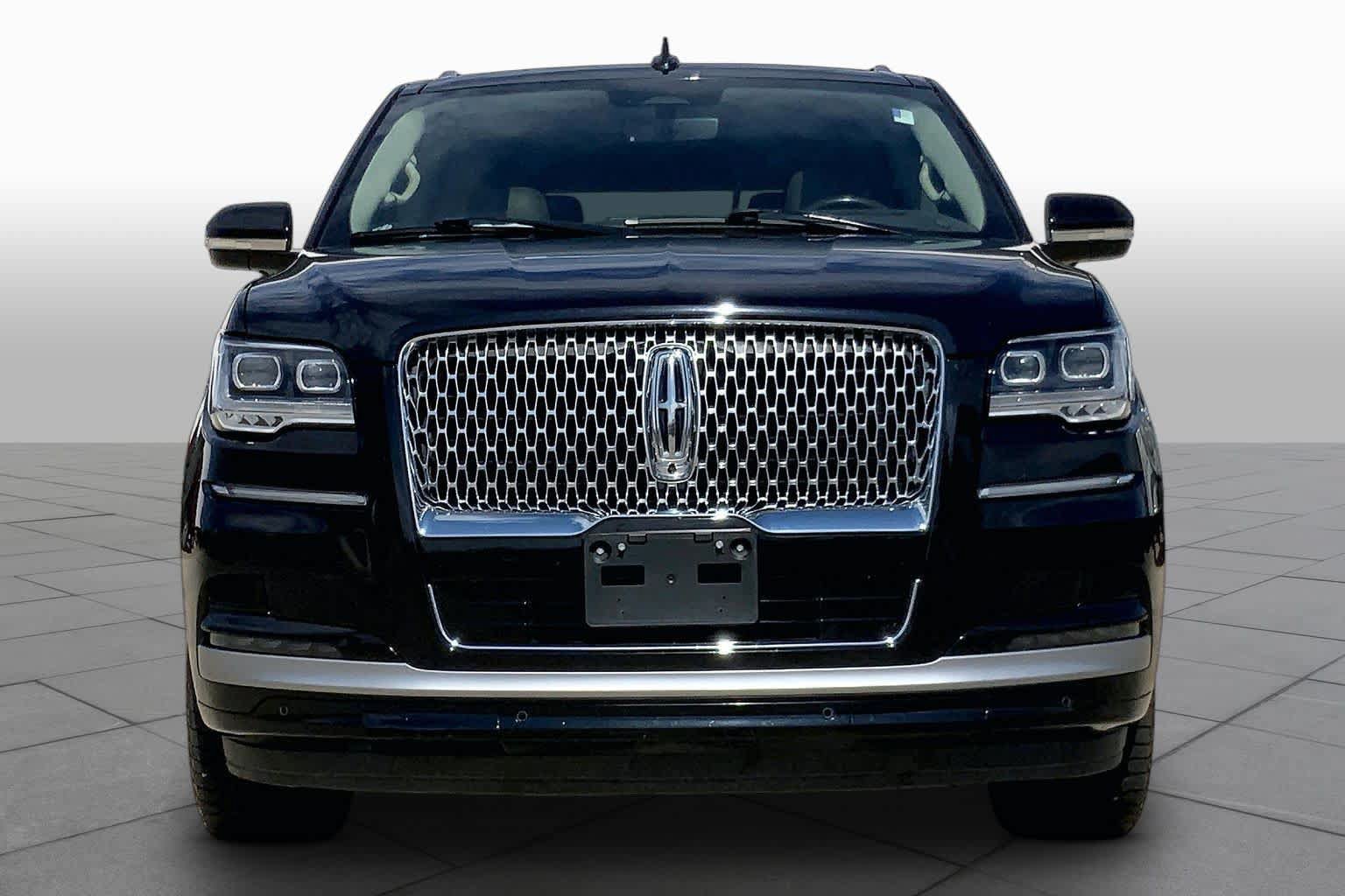 Used 2022 Lincoln Navigator Reserve AWD/4WD image 4