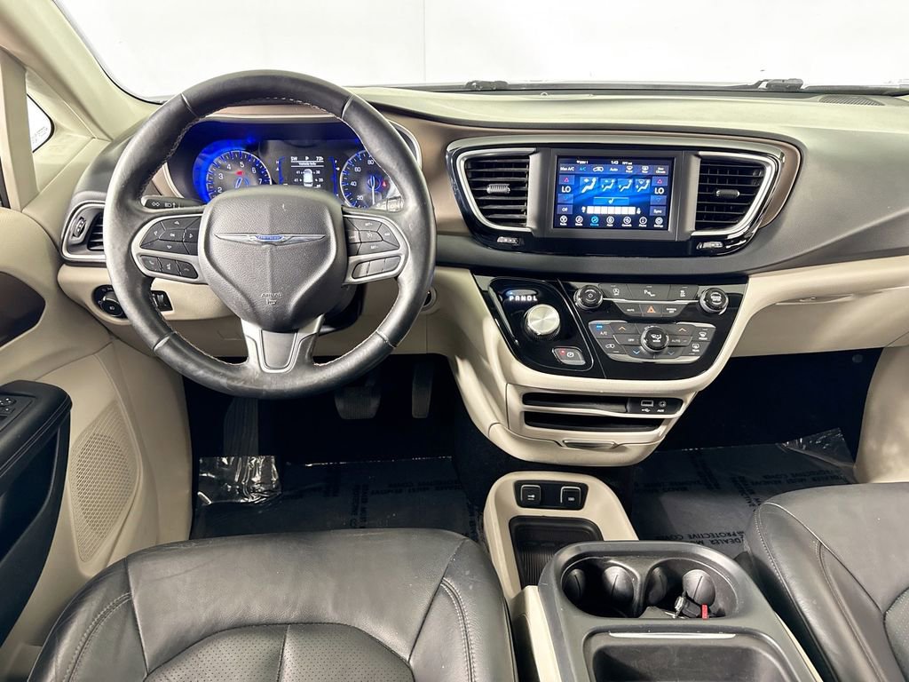 Used 2018 Chrysler Pacifica Touring-L FWD image 25