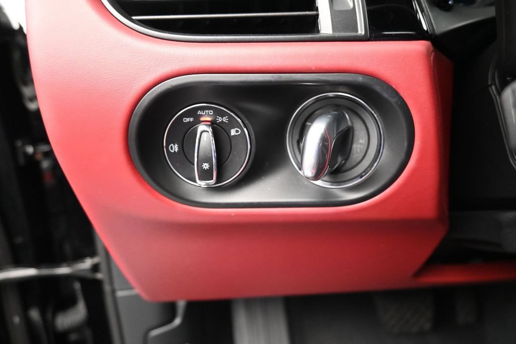 Certified 2023 Porsche Macan S AWD/4WD image 24