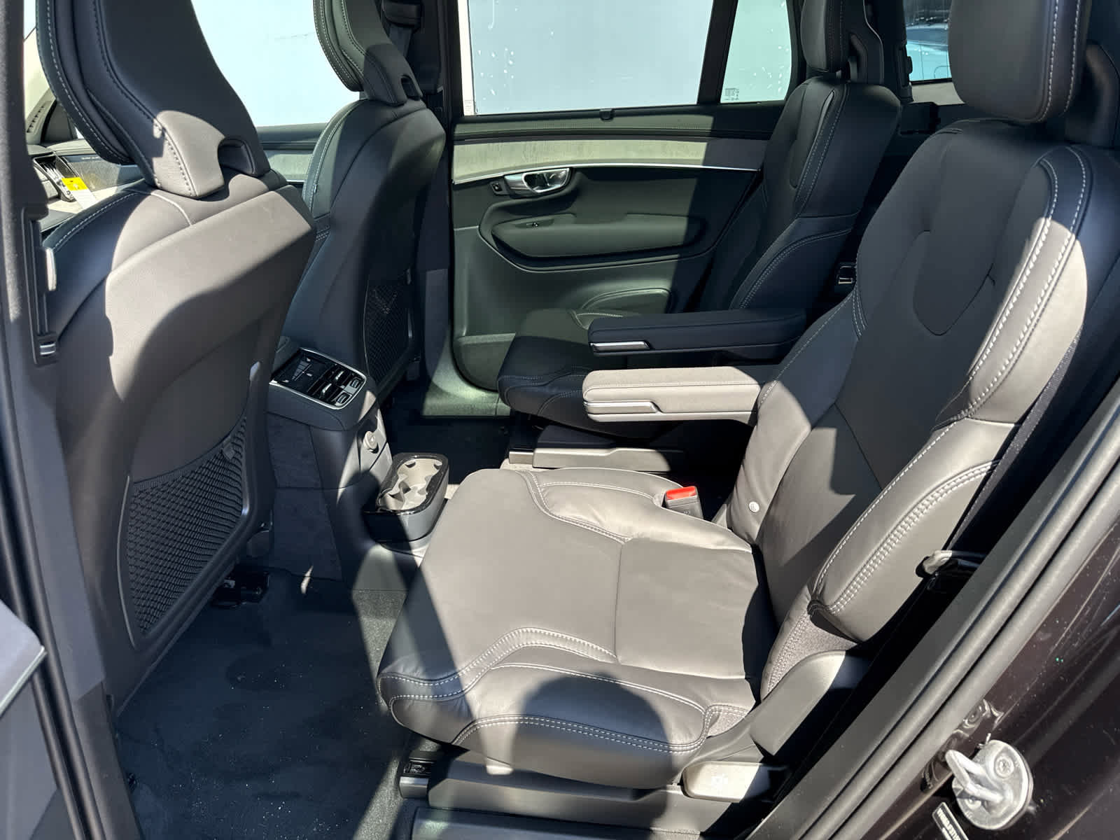 New 2026 Volvo XC90 T8 Ultra w/ Protection Package Premier AWD/4WD image 12