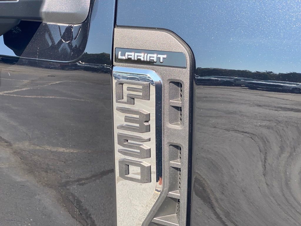 New 2026 Ford F350 Lariat w/ FX4 Off-Road Package image 17