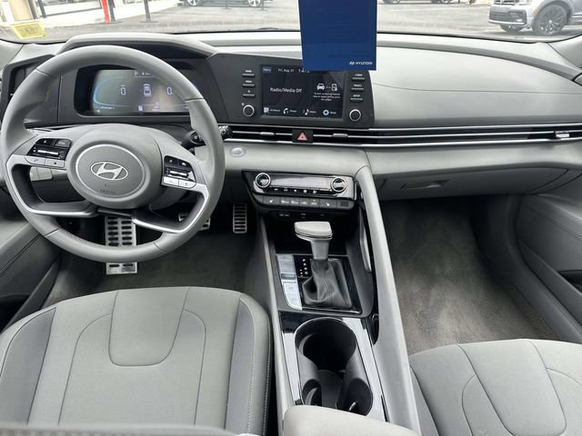 Used 2026 Hyundai Elantra SEL Sport Premium FWD image 17