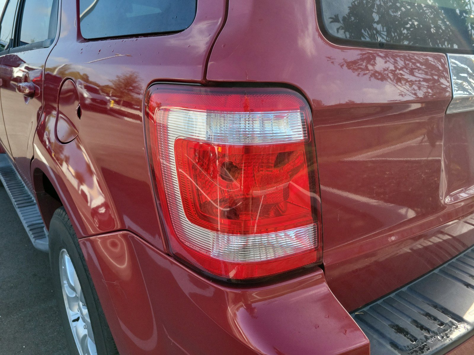 Used 2011 Ford Escape Limited w/ 302A Rapid Spec Order Code FWD image 10