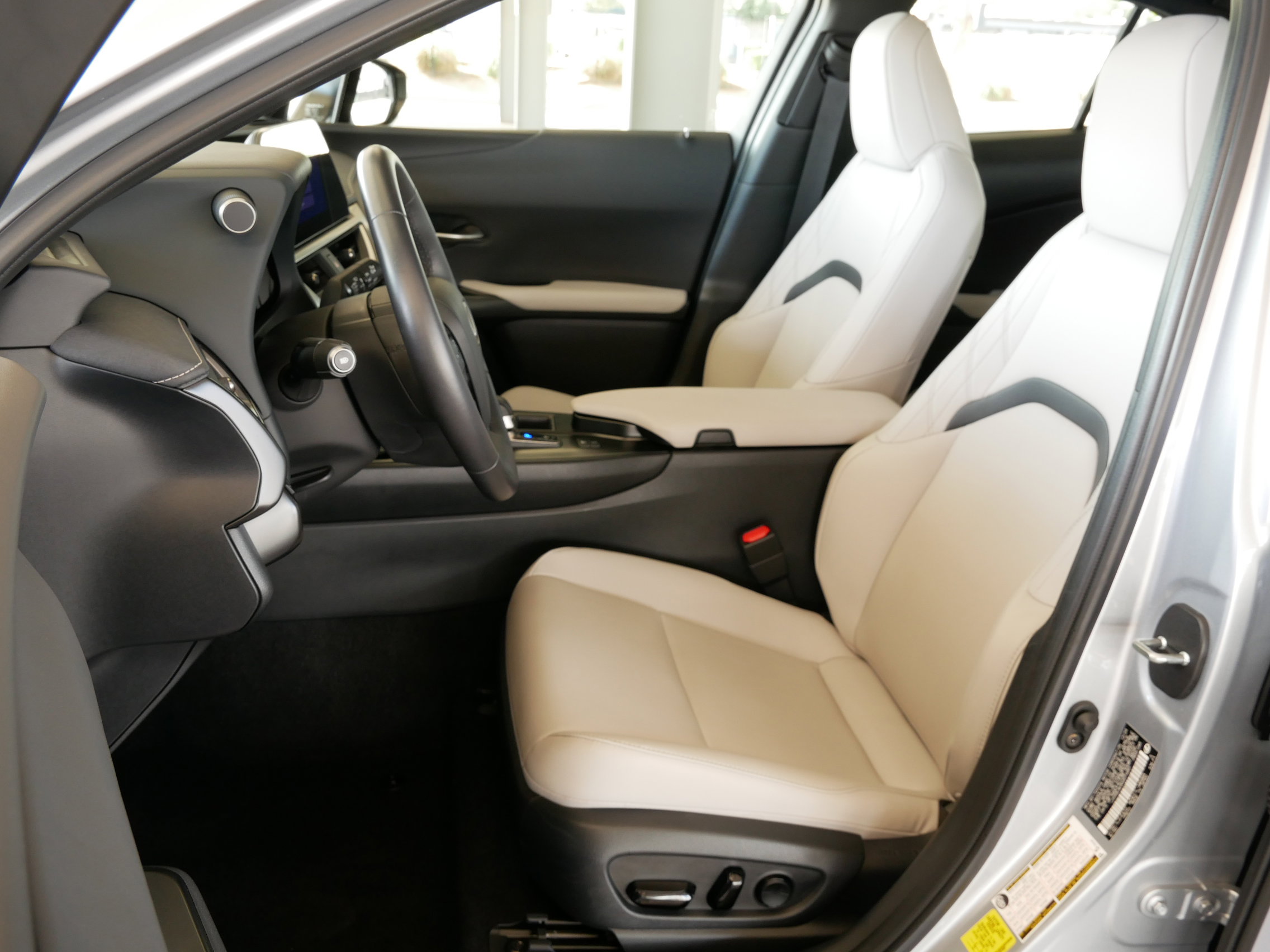 Used 2025 Lexus UX 300h FWD w/ Accessory Package (Z2) image 2