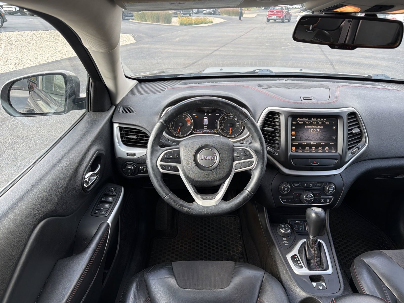 Used 2017 Jeep Cherokee Trailhawk w/ Comfort/Convenience Group AWD/4WD image 16