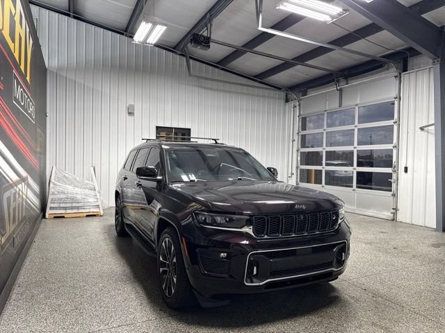 Used 2023 Jeep Grand Cherokee L Overland w/ Advanced Protech Group III AWD/4WD image 19