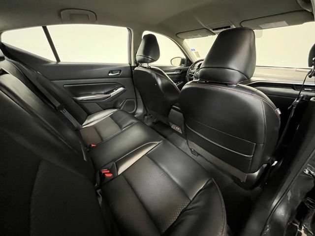 Used 2023 Nissan Altima 2.5 SR FWD image 12
