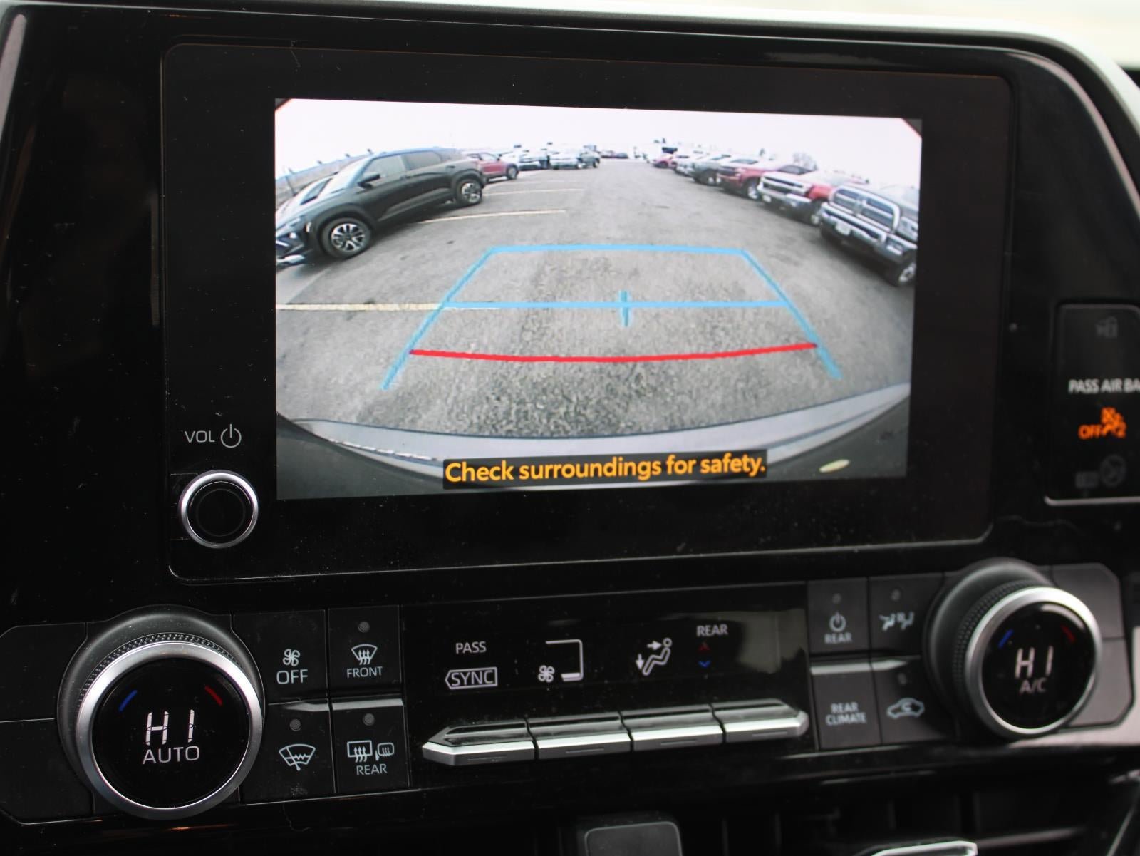 Used 2023 Toyota Highlander L FWD image 12