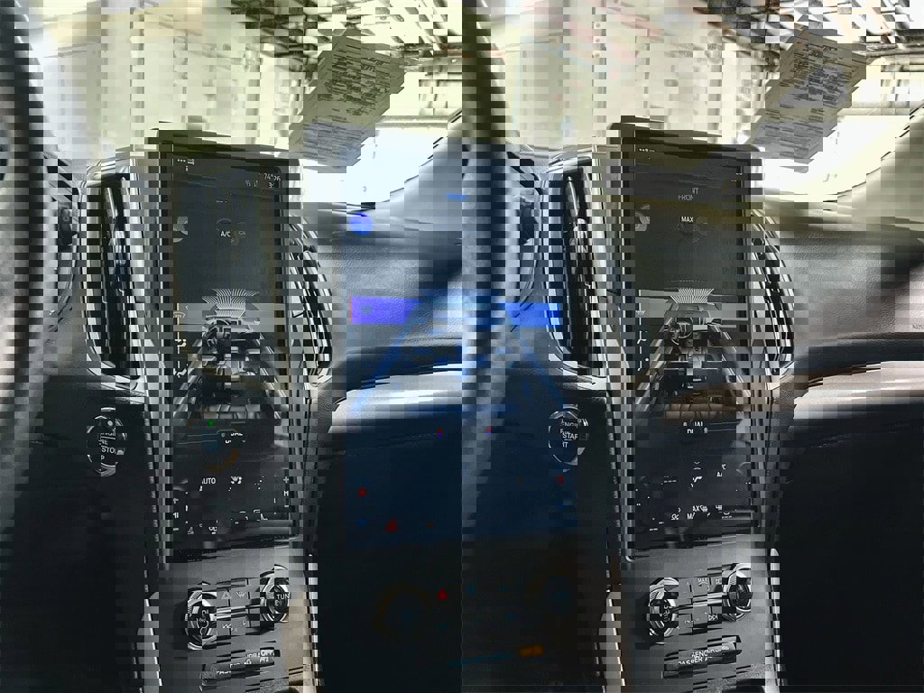 Used 2024 Ford Edge SEL image 34