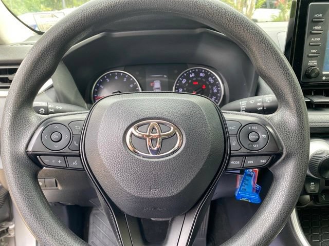 Used 2021 Toyota RAV4 LE FWD image 6