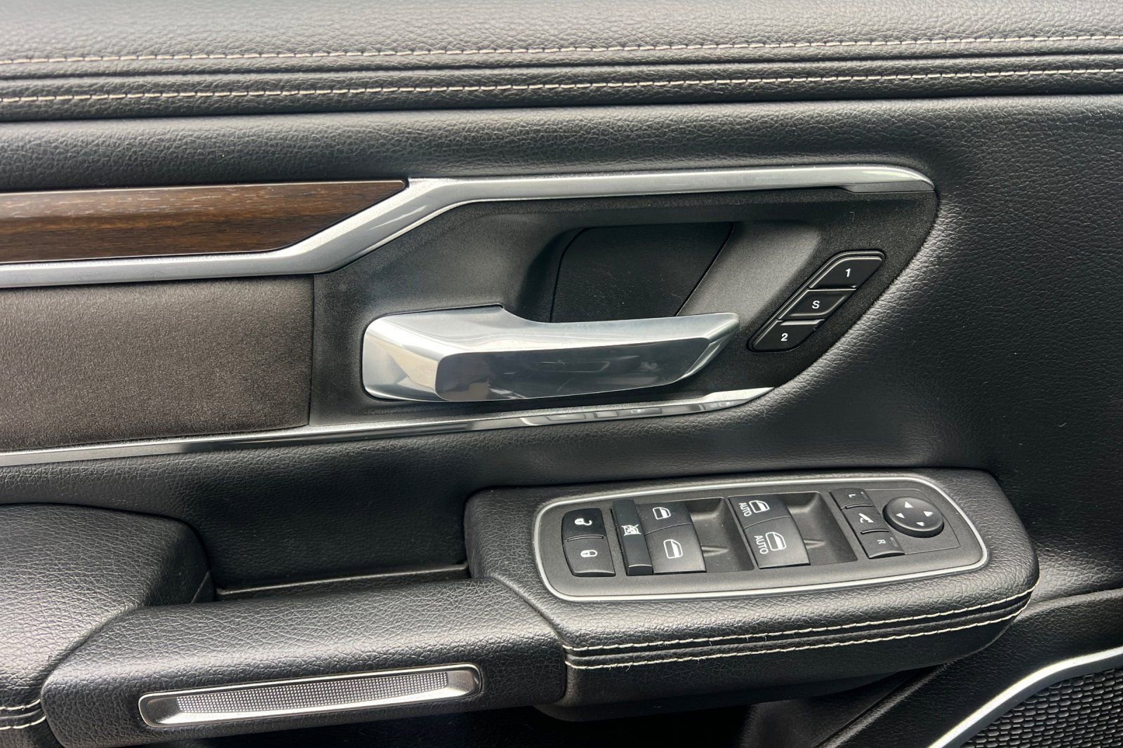 Used 2022 RAM 1500 Laramie image 12