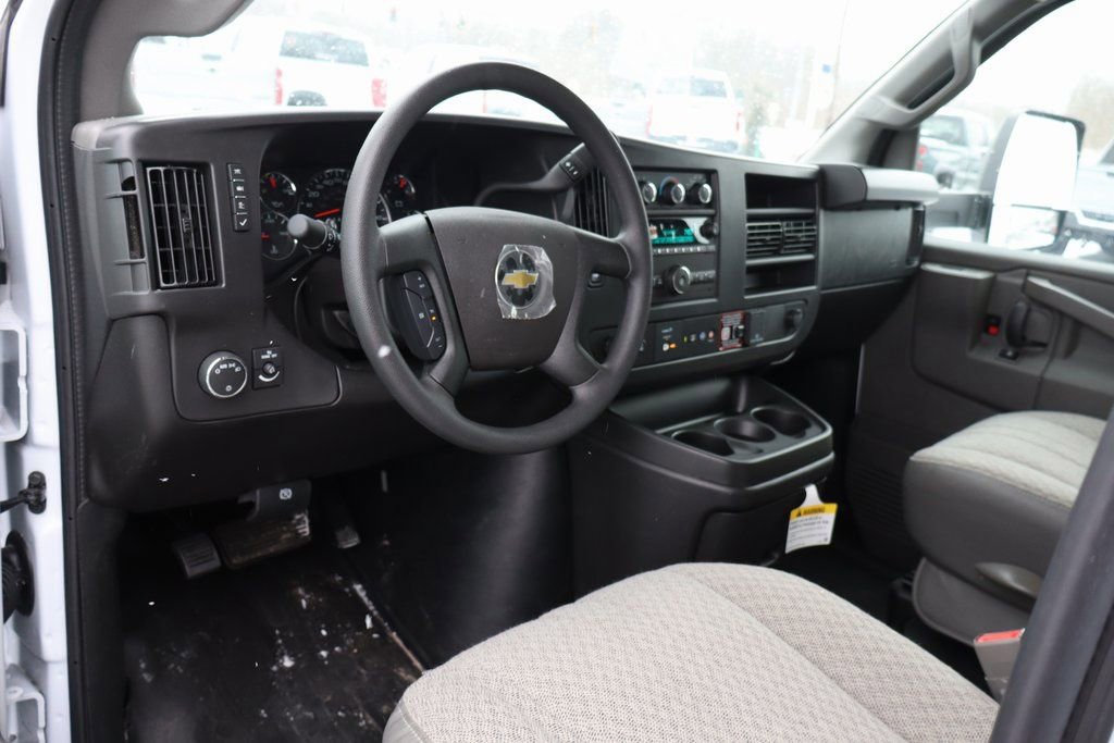 New 2025 Chevrolet Express 3500 Work Van w/ Power Convenience Package image 4