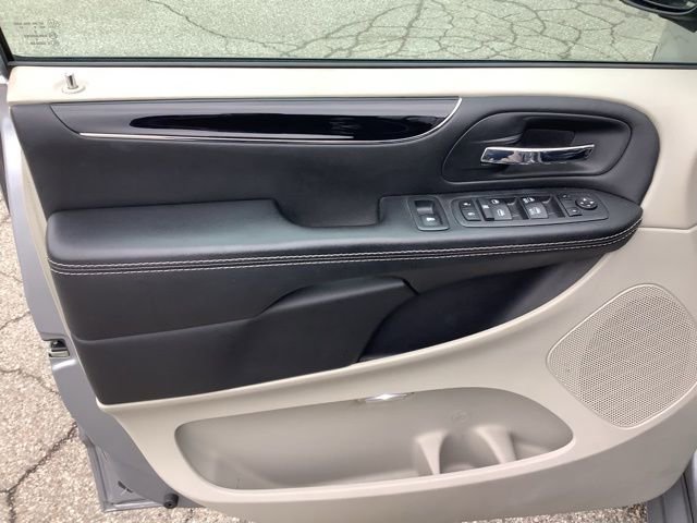 Used 2018 Dodge Grand Caravan SXT FWD image 19