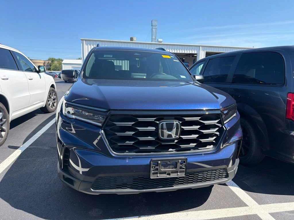 Used 2025 Honda Pilot Sport image 5