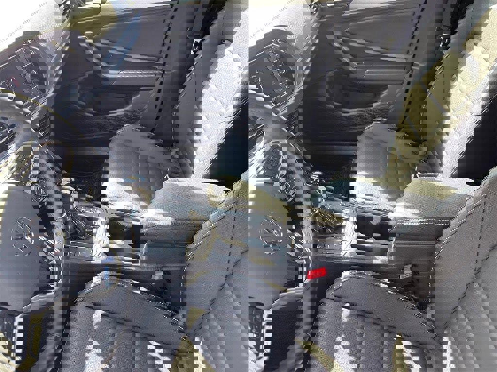 Used 2024 Volkswagen Jetta SE image 10