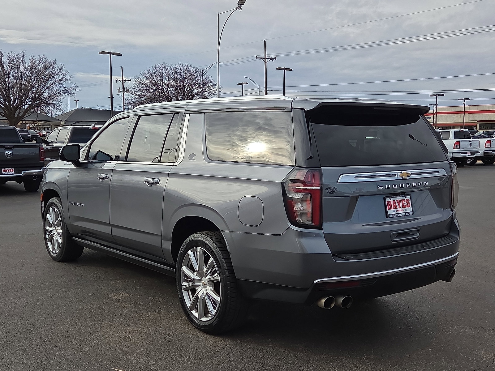Used 2021 Chevrolet Suburban High Country w/ Premium Package image 3