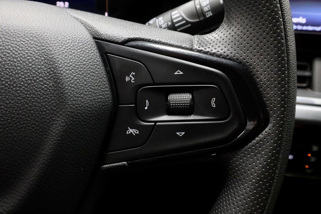 Used 2024 Chevrolet Trax LT FWD image 28