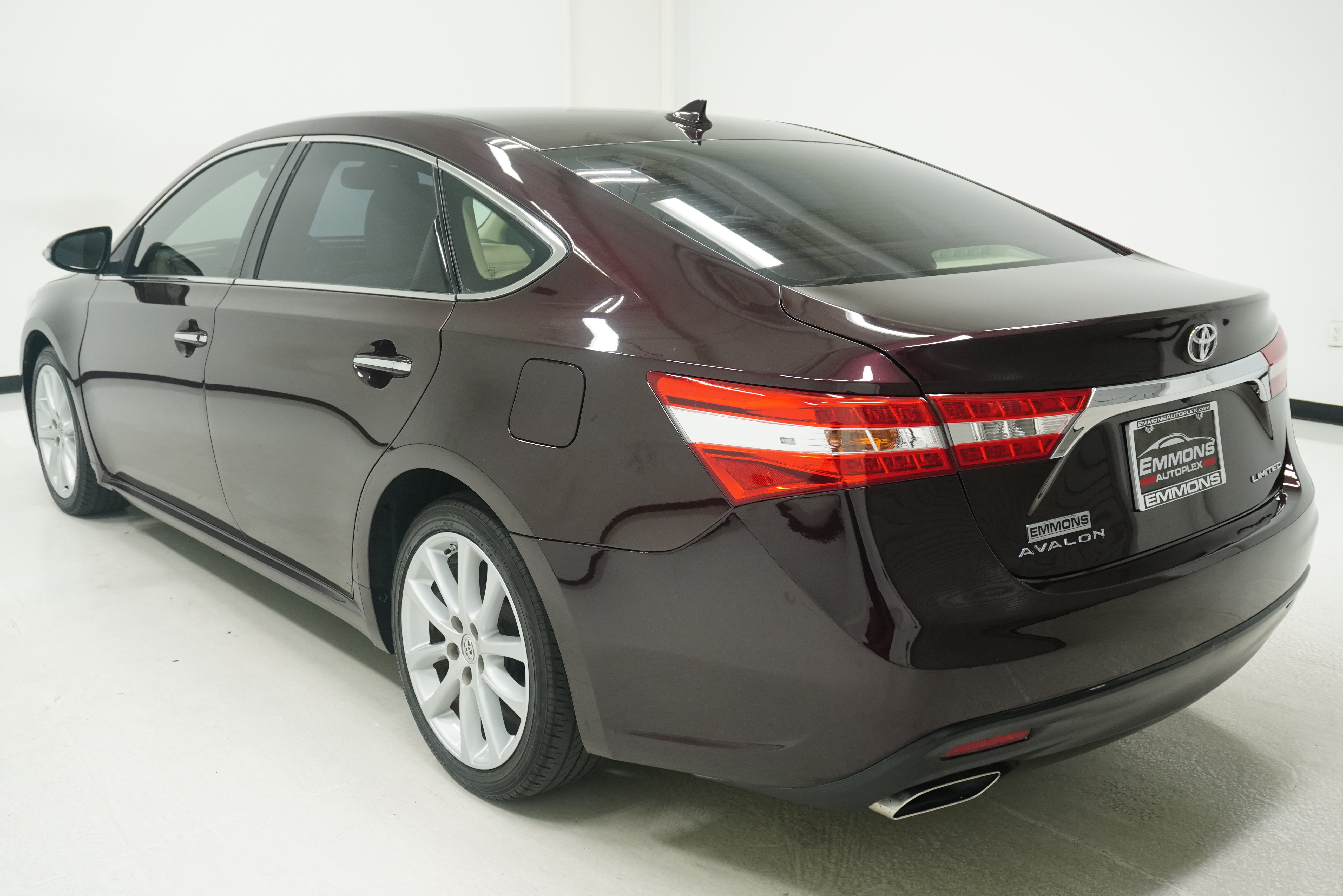 Used 2015 Toyota Avalon Limited w/ Technology Package FWD image 6