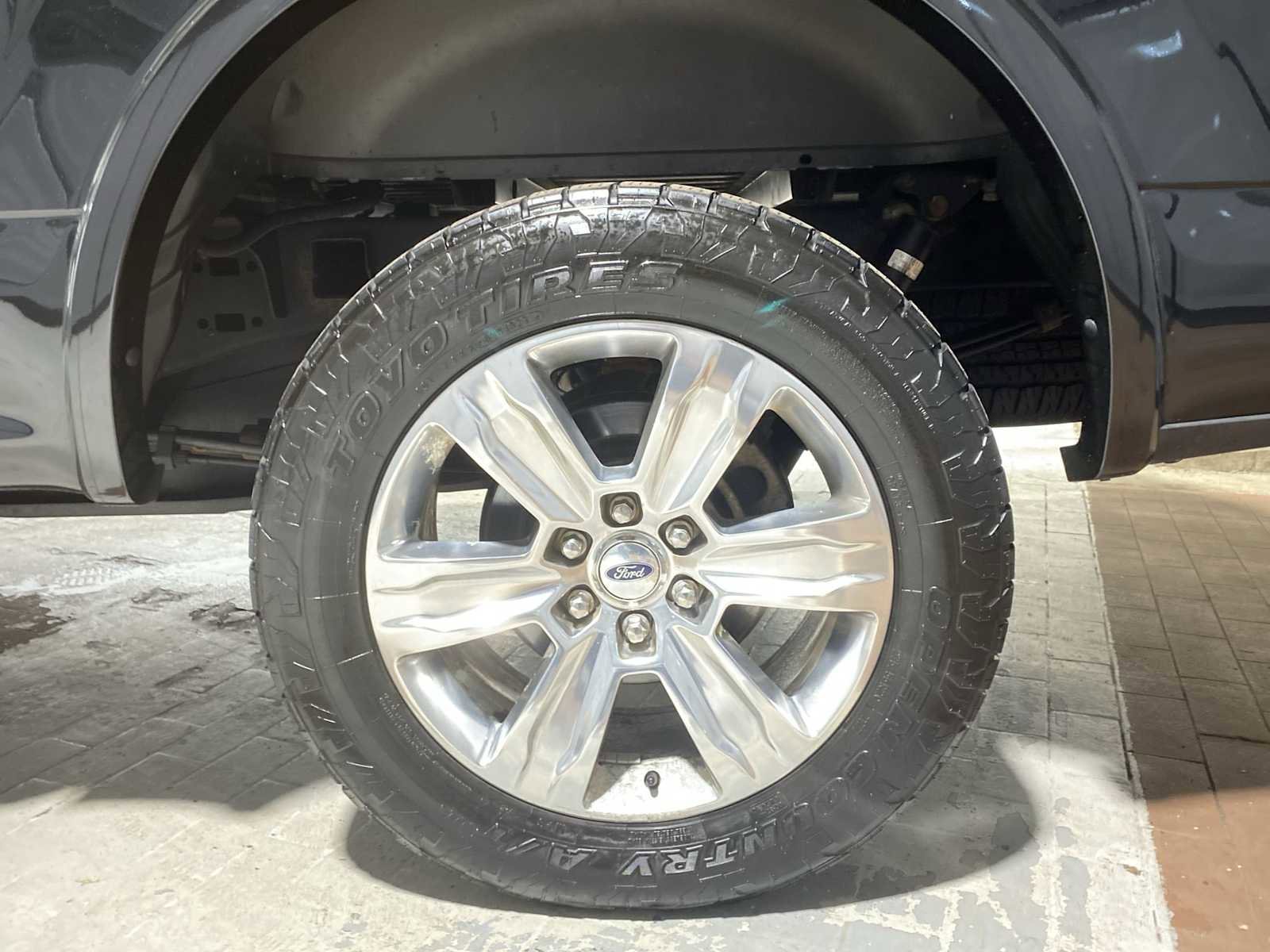 Used 2015 Ford F150 Platinum w/ Equipment Group 701A Luxury image 8