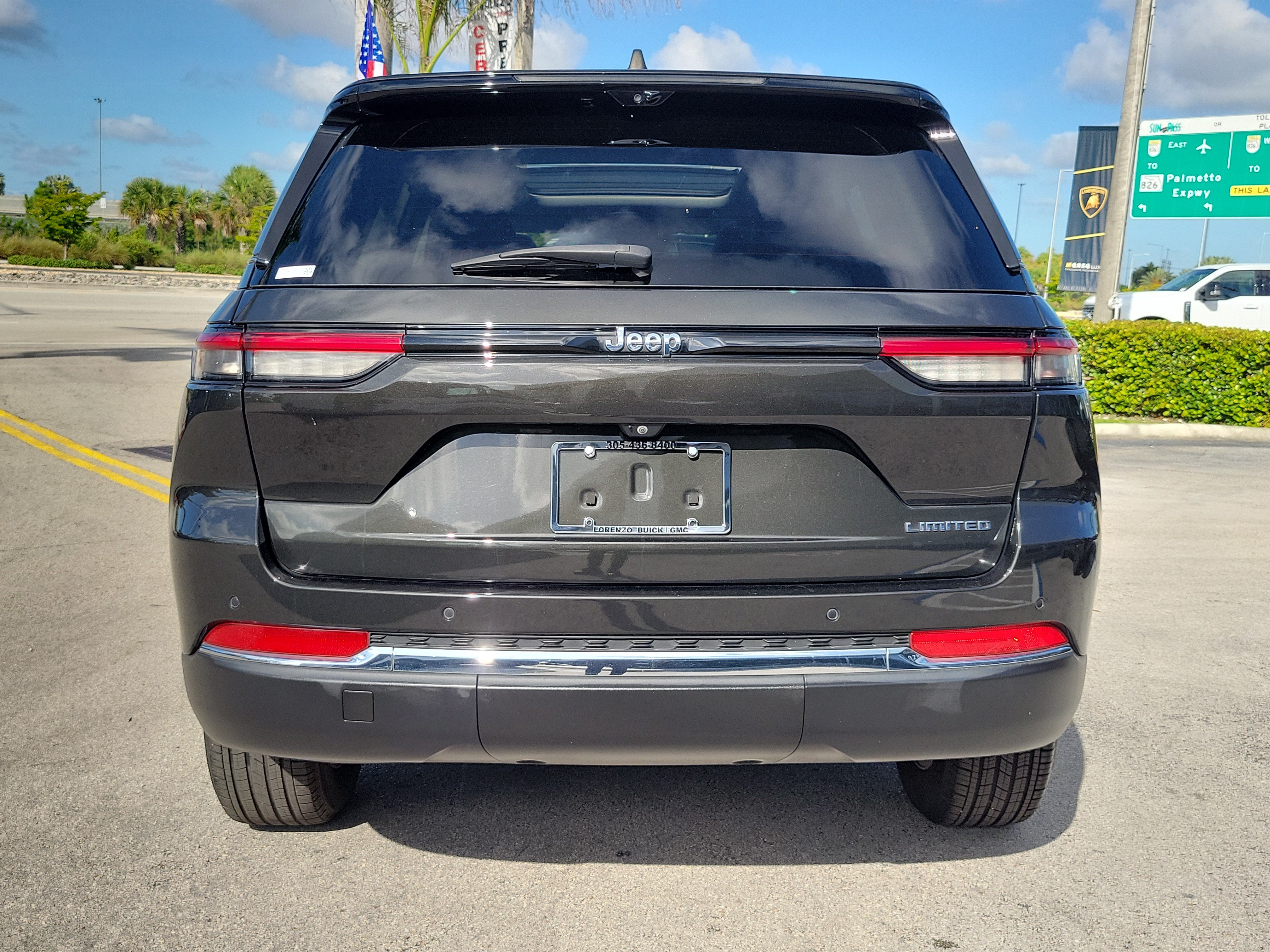 Used 2024 Jeep Grand Cherokee Limited w/ Luxury Tech Group II RWD image 6