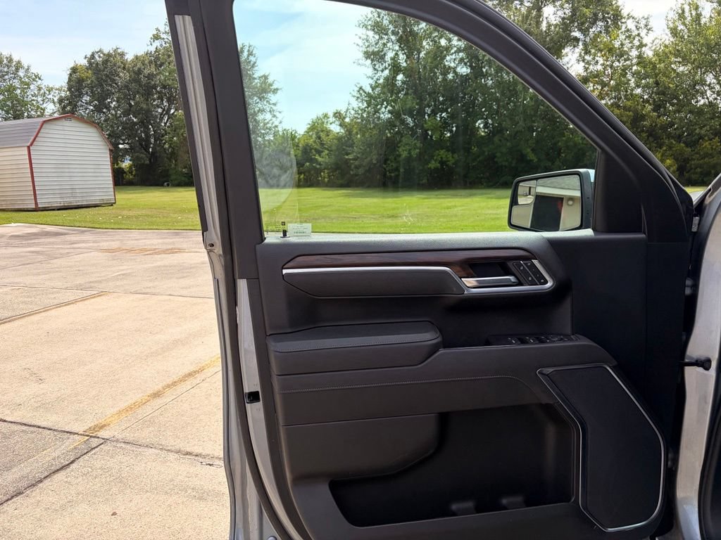 Used 2025 GMC Sierra 1500 SLT AWD/4WD image 8
