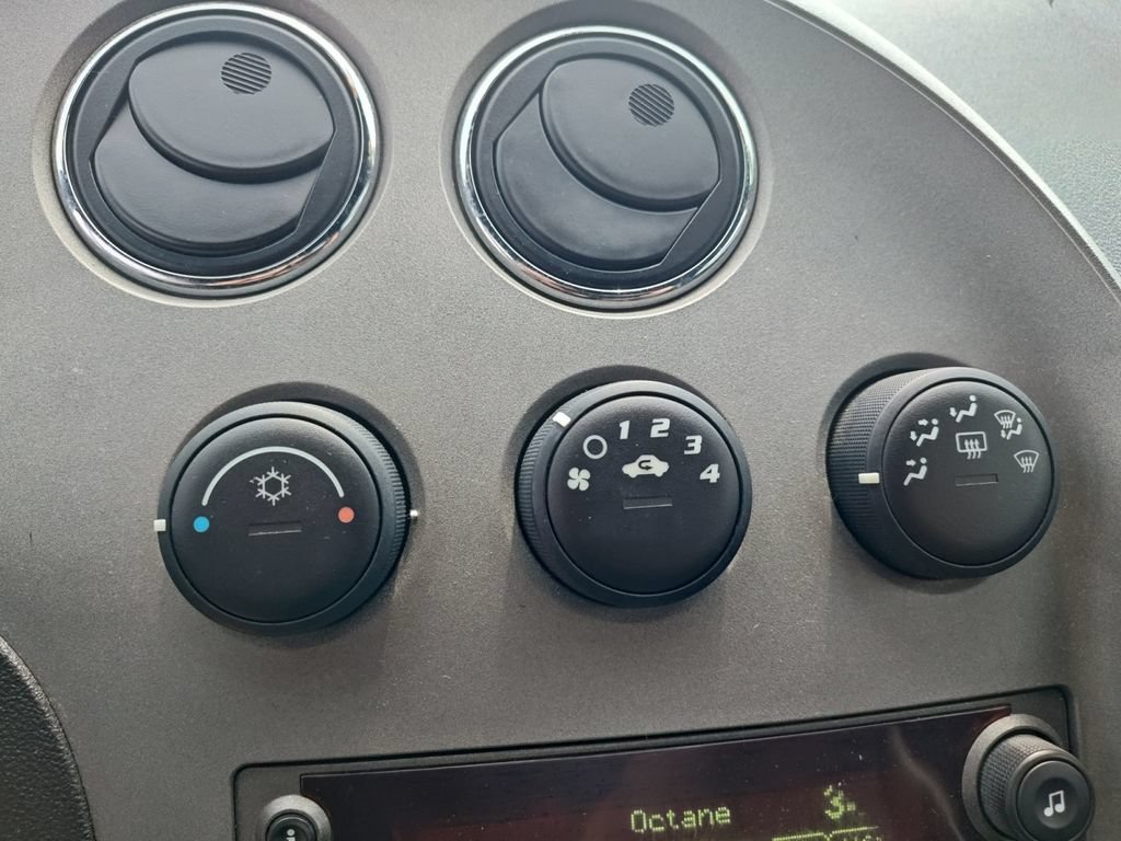 Used 2008 Pontiac Solstice GXP w/ Premium Package RWD image 20