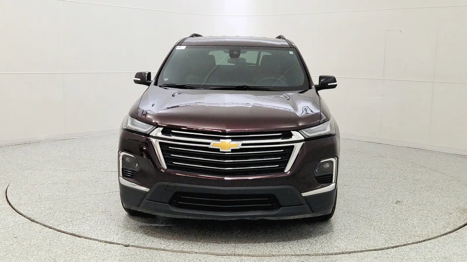 Used 2023 Chevrolet Traverse LT image 2