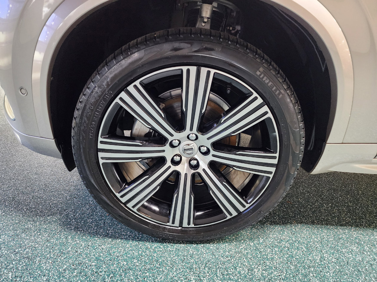 Used 2023 Volvo XC90 B6 Ultimate w/ Protection Package Premier image 12