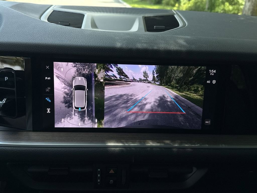 Certified 2025 Porsche Cayenne image 12