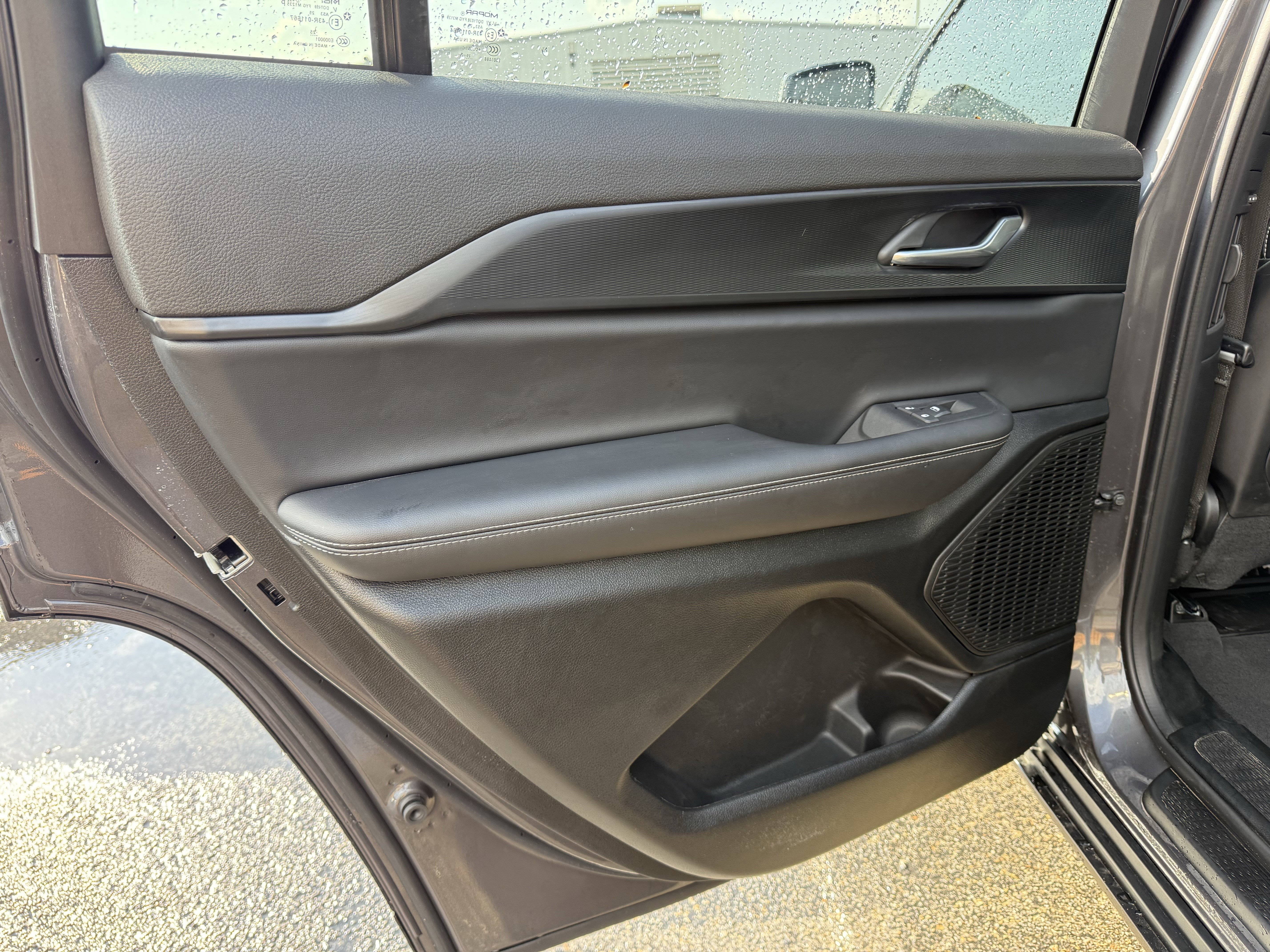 New 2025 Jeep Grand Cherokee L Altitude image 17