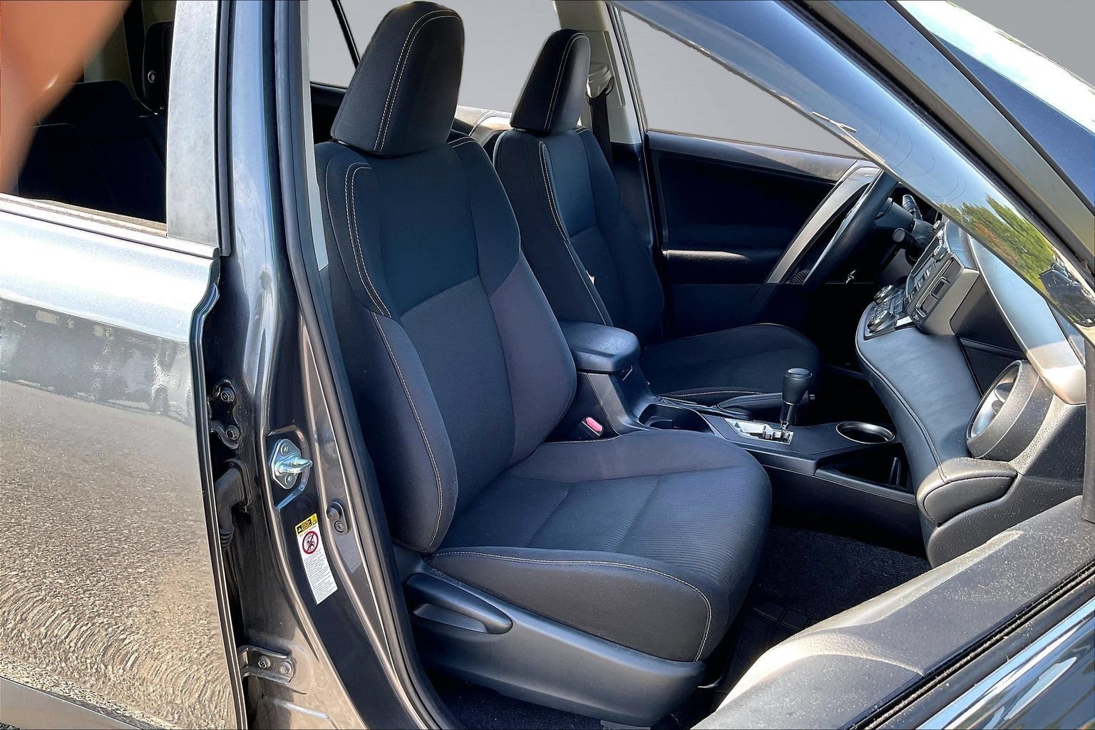 Used 2015 Toyota RAV4 XLE AWD/4WD image 7