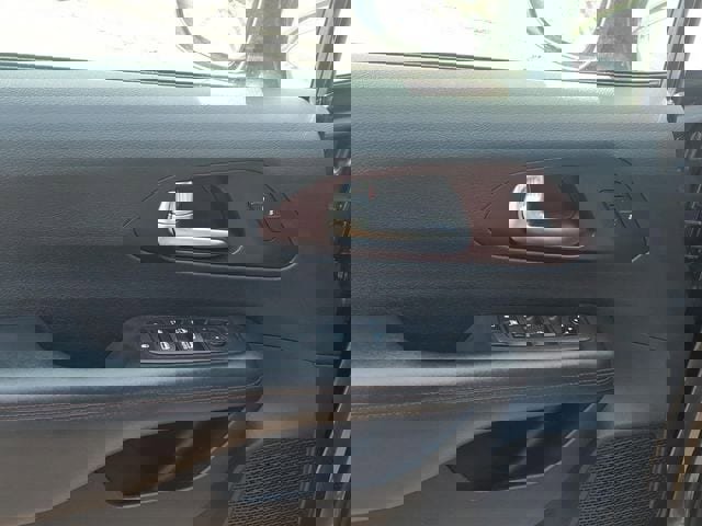 Certified 2020 Chrysler Pacifica Touring-L image 9