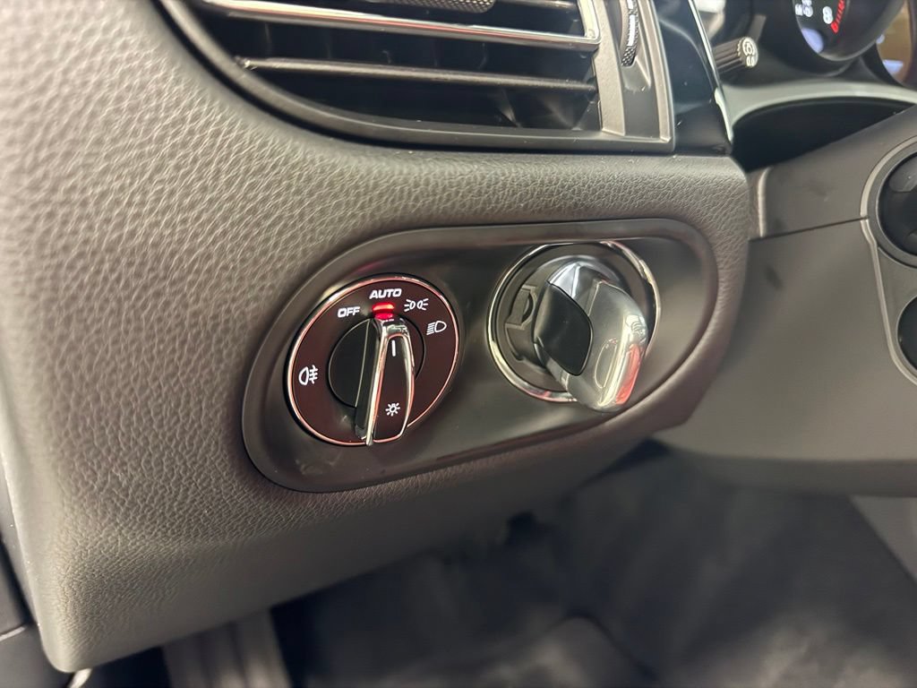 Certified 2025 Porsche Macan w/ Premium Package Plus AWD/4WD image 17