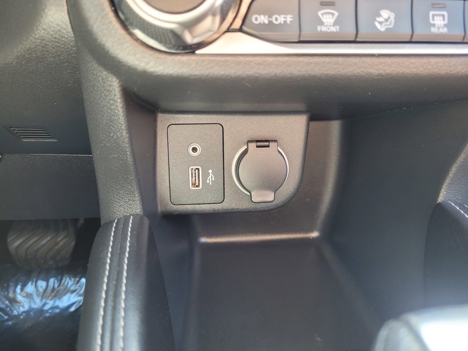 Used 2020 Nissan Kicks SV image 16