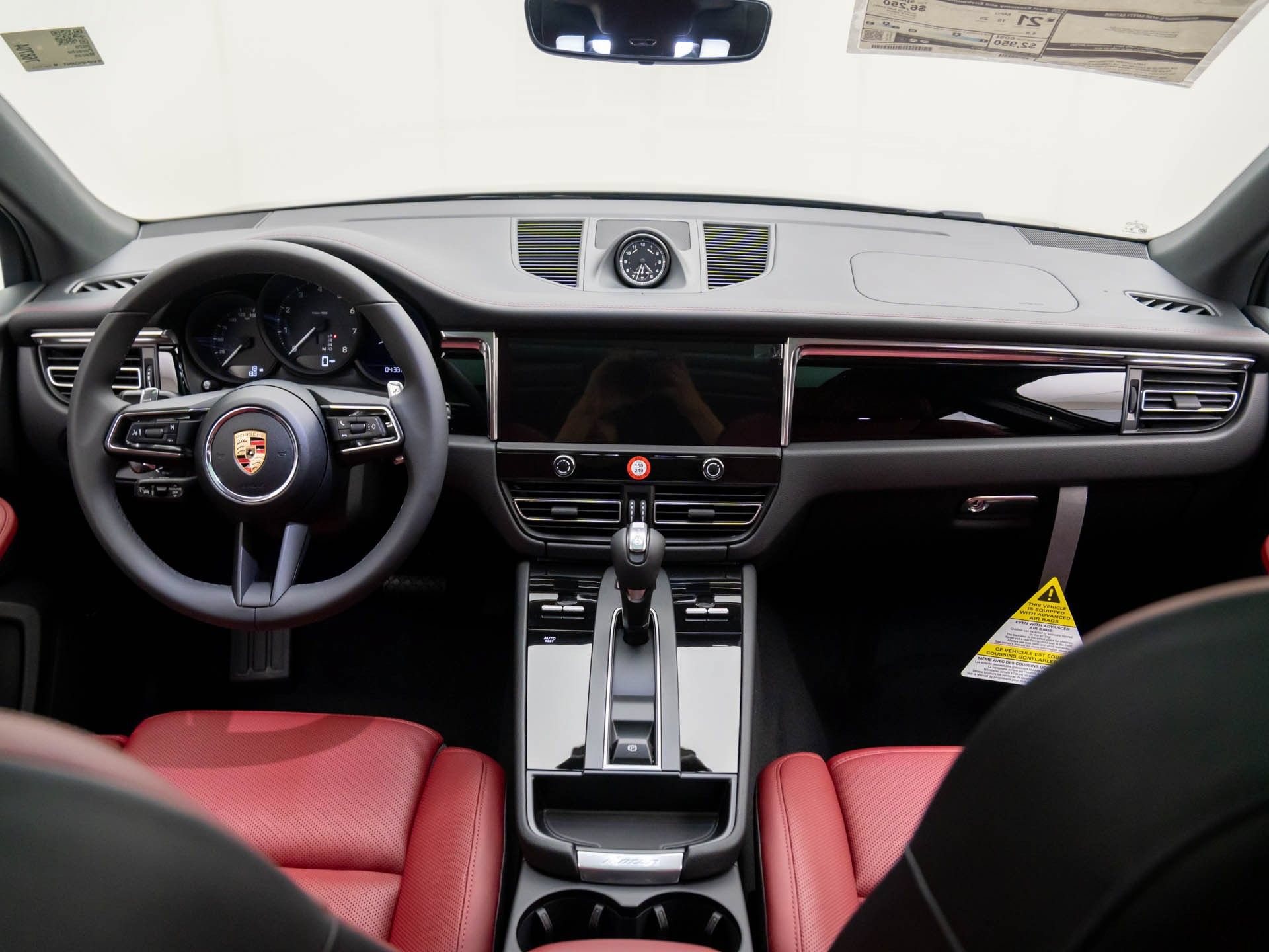 Certified 2026 Porsche Macan AWD/4WD image 11
