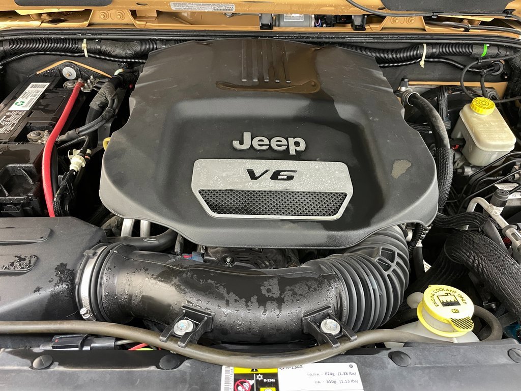 Used 2014 Jeep Wrangler Unlimited Rubicon image 45