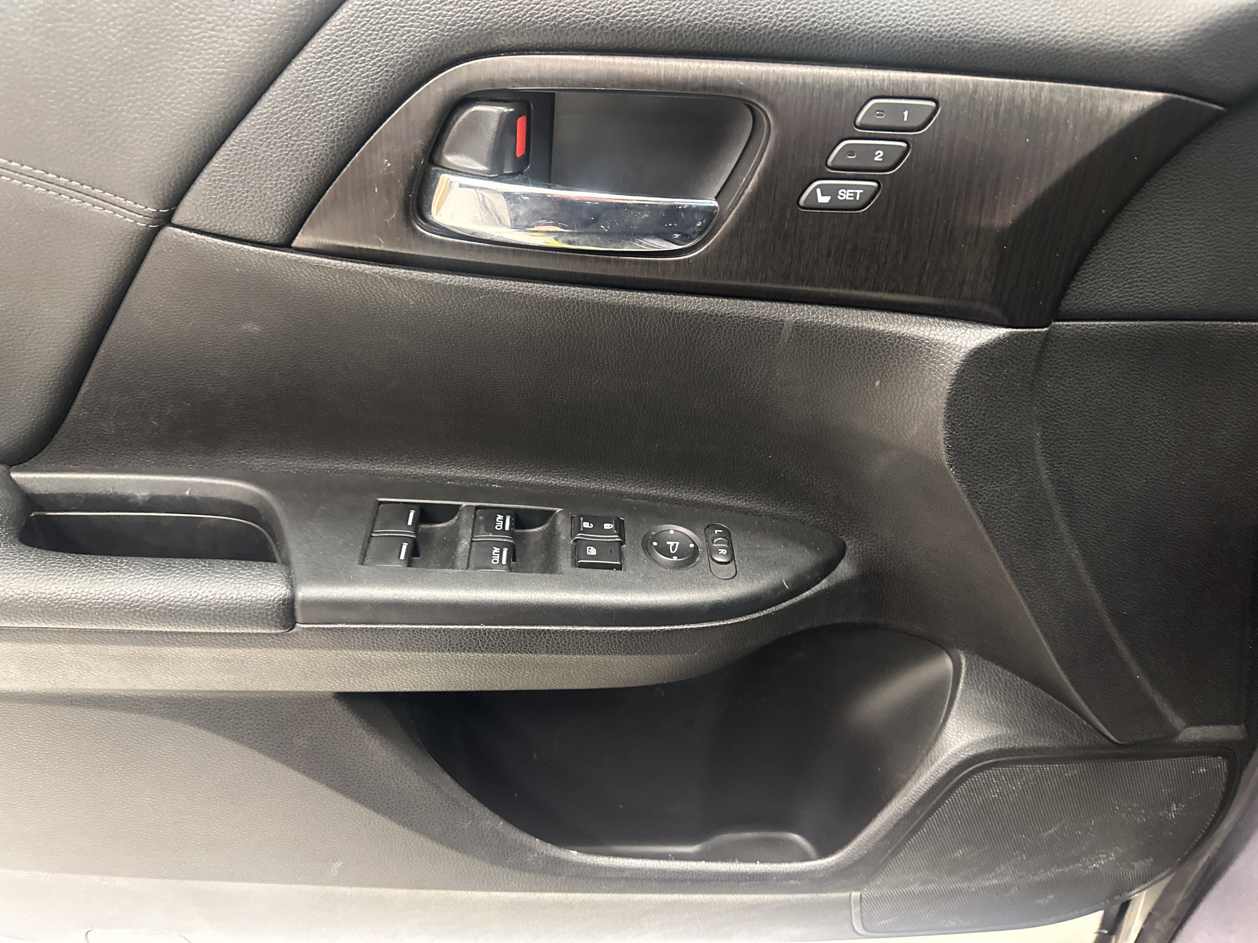Used 2015 Honda Accord EX-L image 3