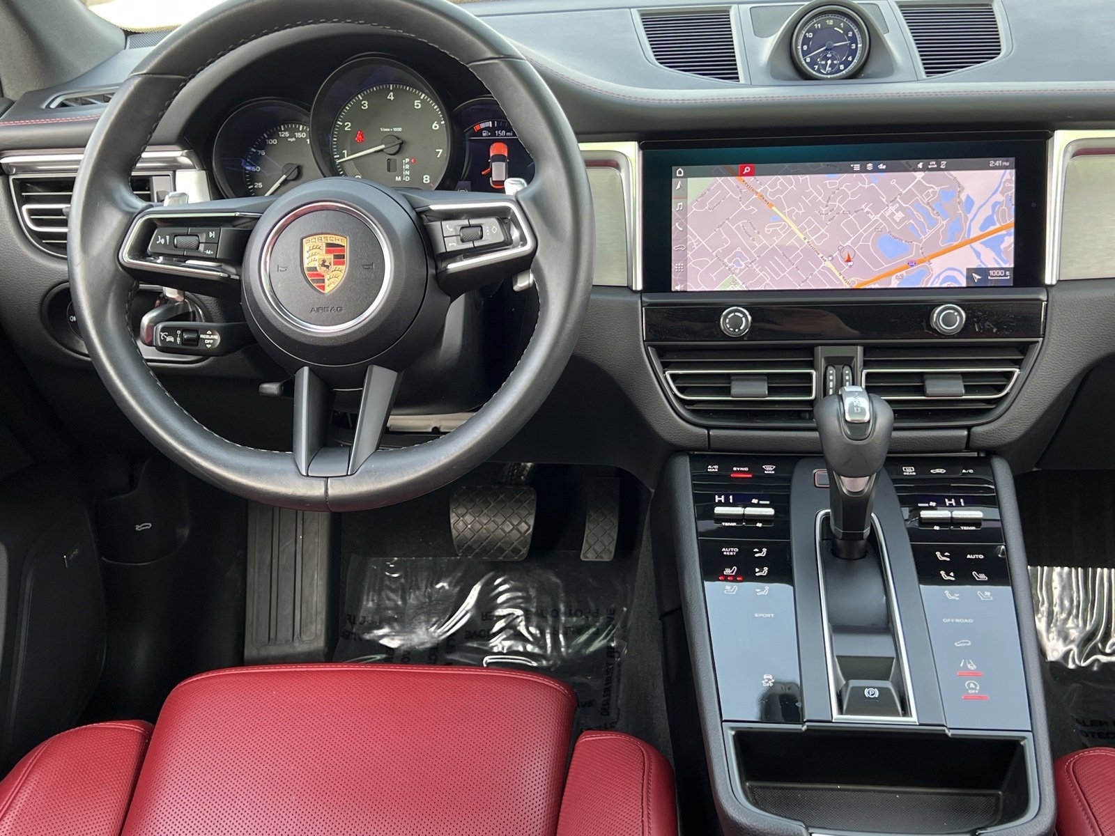 Certified 2024 Porsche Macan image 14