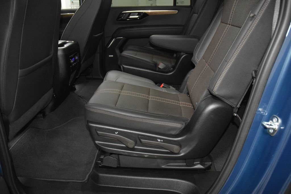 Used 2025 Chevrolet Suburban High Country AWD/4WD image 44